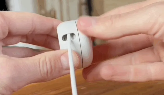 Compact apple watch wind up travel charger holder view 2