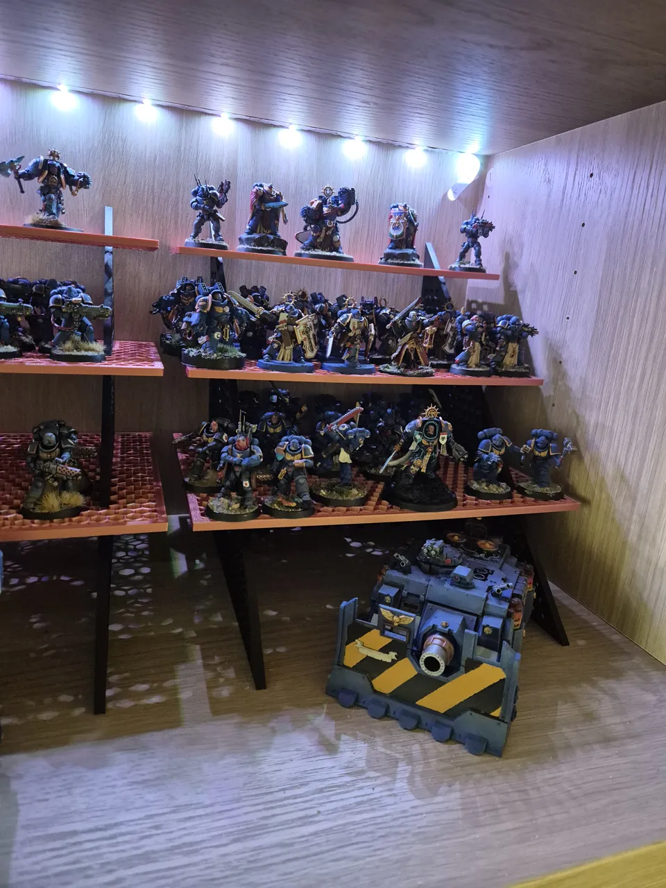 Maximum Display Shelf (3 Tiers) view 4