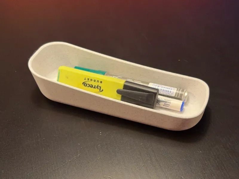 Simple rounded pen & clutter tray
