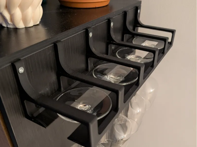 Support de verres a pieds suspendus