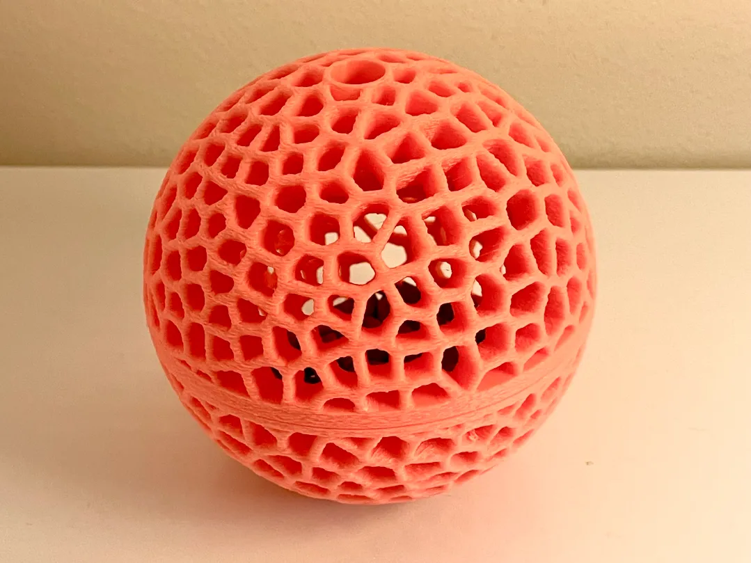 Boule Voronoi distributrice de friandises pour chat