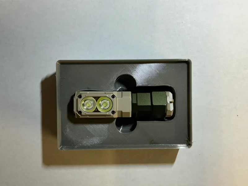 Gridfinity bin for Wuben E7 light with extension