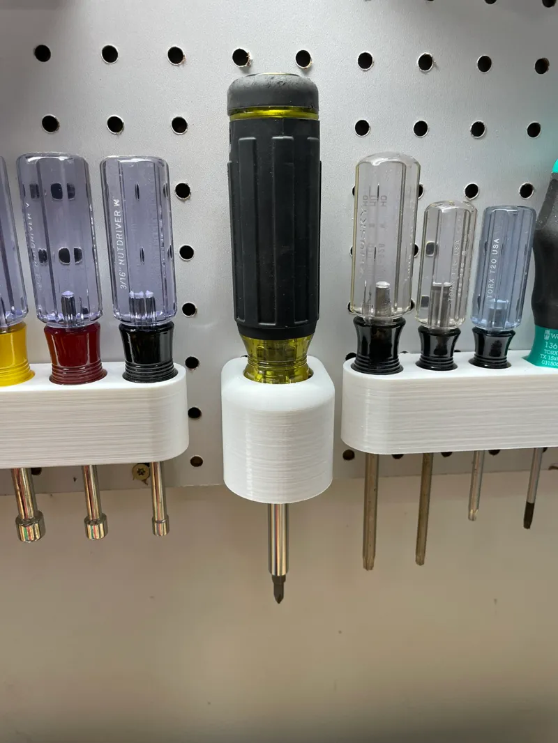 Klien Ratcheting Screwdriver Pegboard Holder