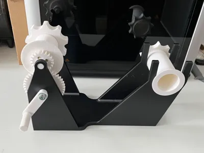 Manual filament spool winder