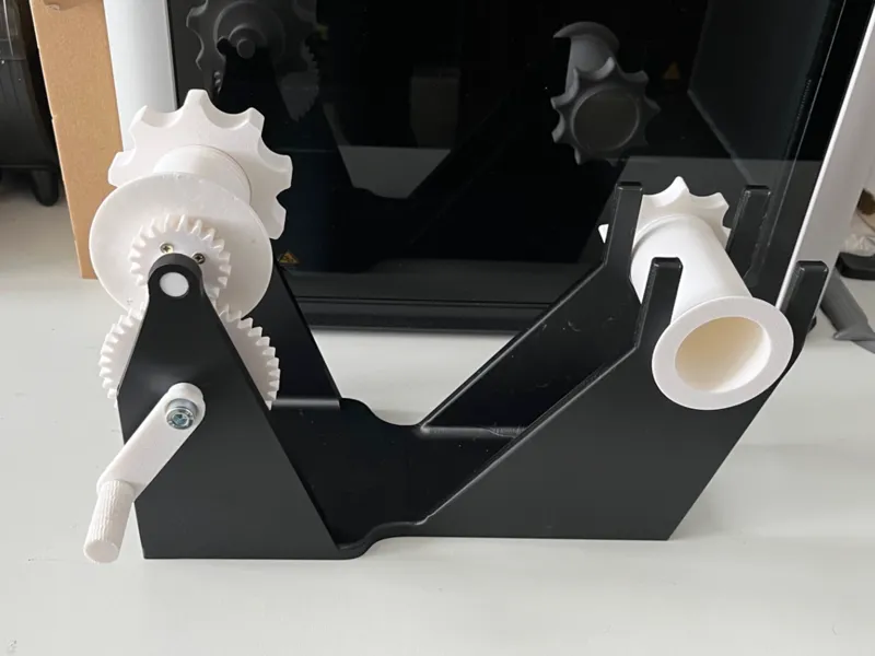 Manual filament spool winder