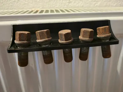 Magnetic Wheel Bolt Holder for Car Lifts