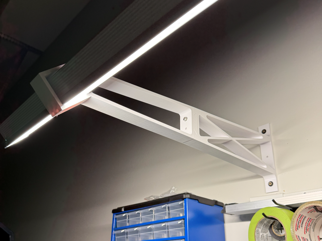 Miniatura 2 do modelo 3D Work Bench Light Bar Wall Mount