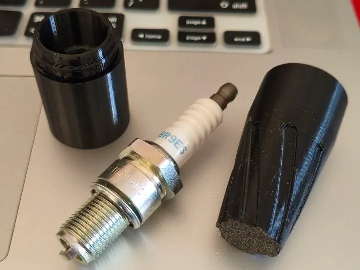 Spark Plug Case BR9ES
