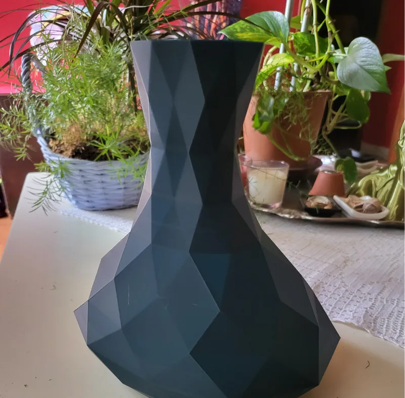 Vase low poly - Created Using Make My Vase