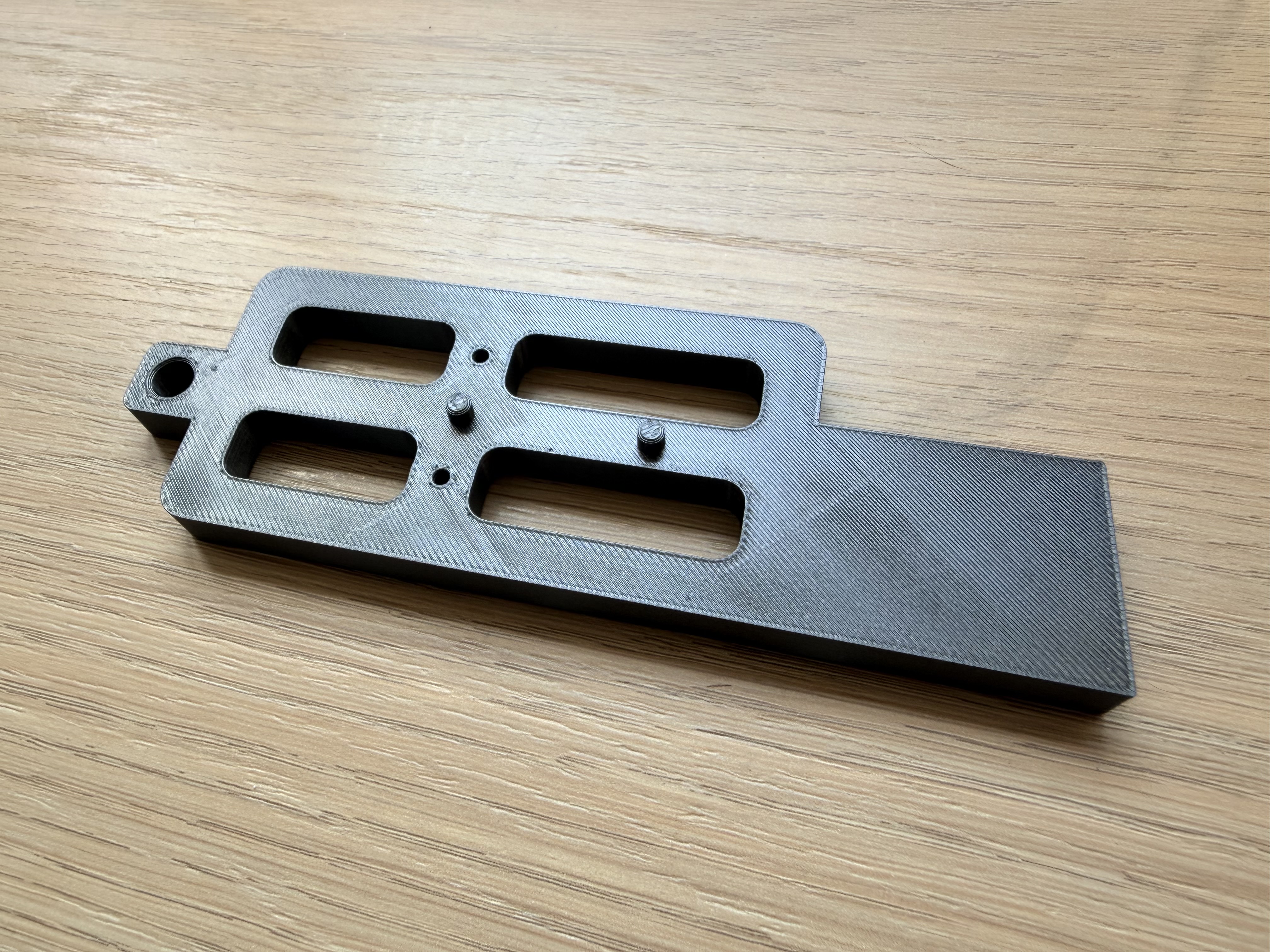 Miniatura 1 do modelo 3D H2 变轨器 竖装支架