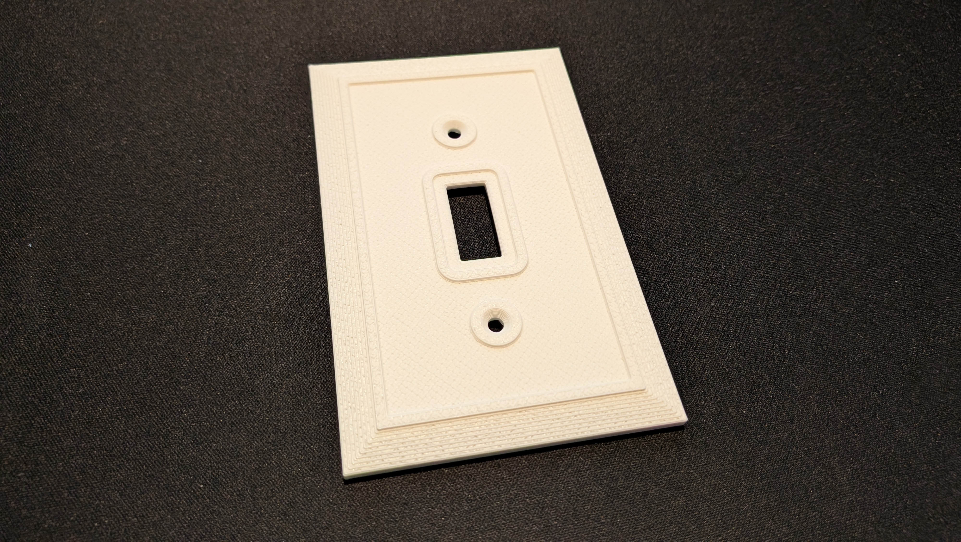 Miniatura 1 do modelo 3D Beveled Edge Switch Plates
