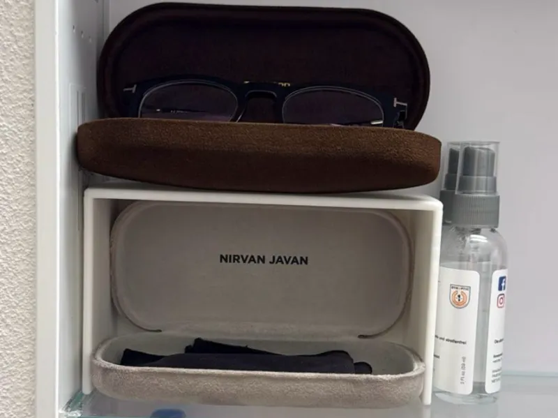 Glasses compartment