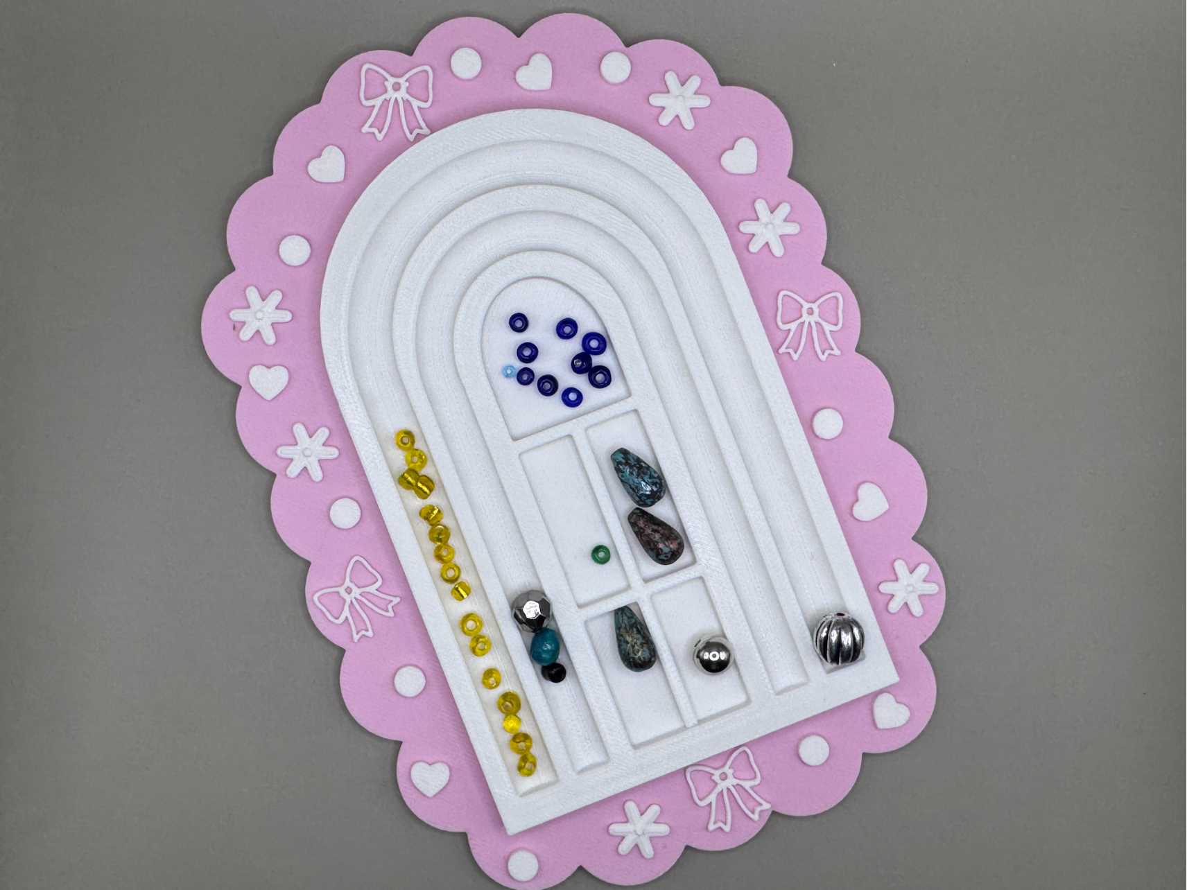 Cute rainbow hearts, bows and flower beading tray
