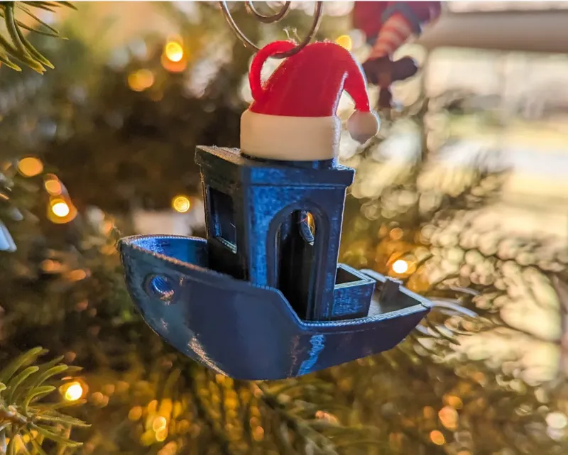 3D Benchy Christmas Hat Tree Ornament (Color Swap Compatible)