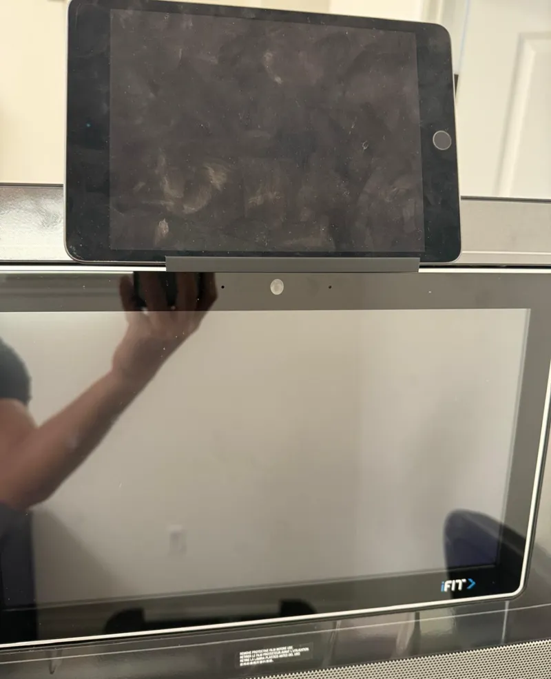 Nordictrack Commercial 1750 phone and tablet stand