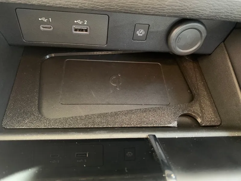 Outlander/iPhone 13 Pro charging frame