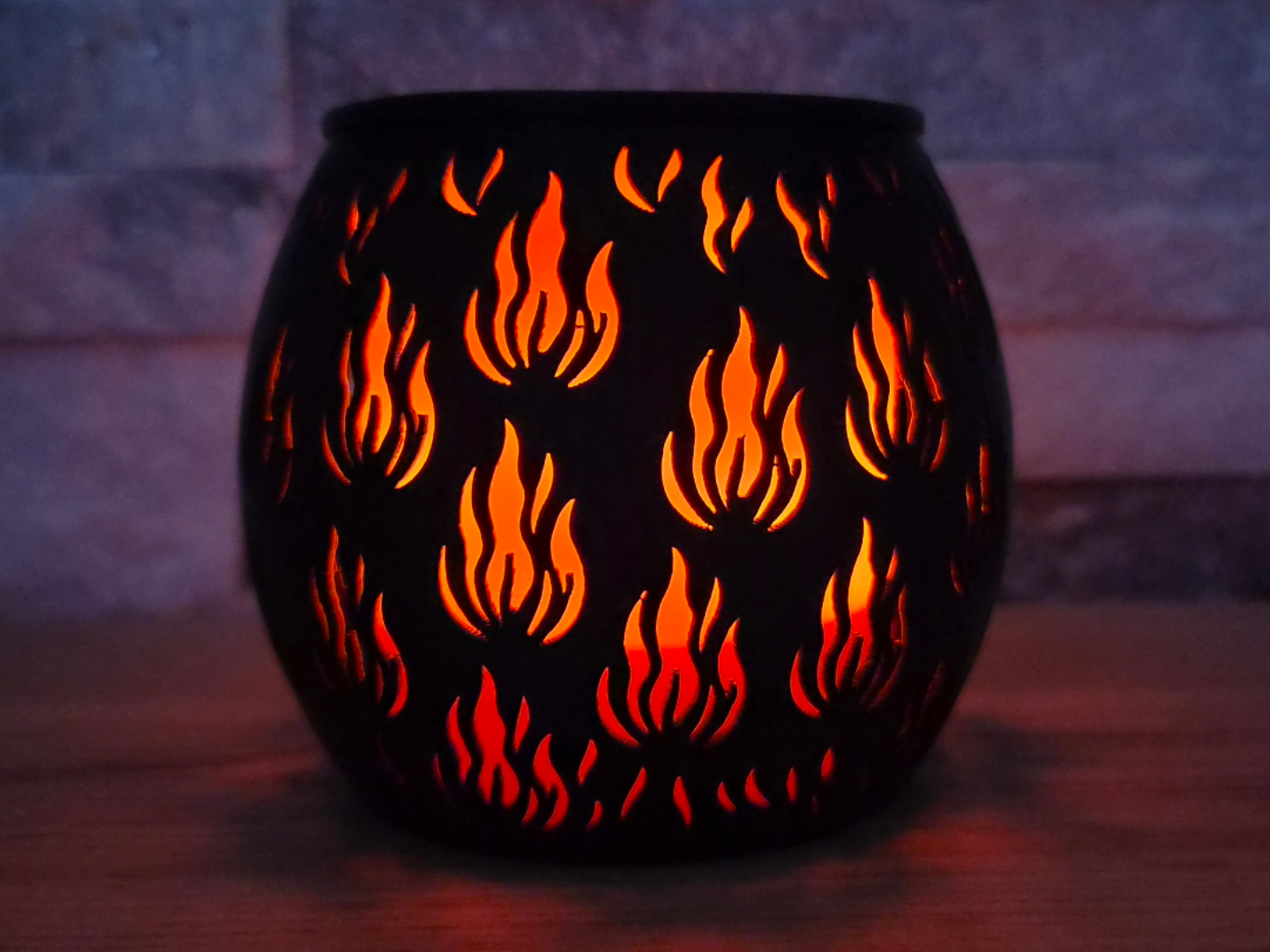 LED Tealight / Puck Light w. LED Diffuser "Flame" 