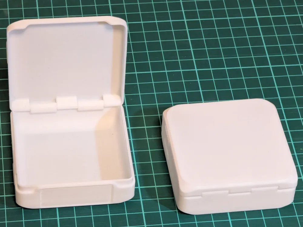 Small storage box with hinge - Free 3D Print Model - MakerWorld