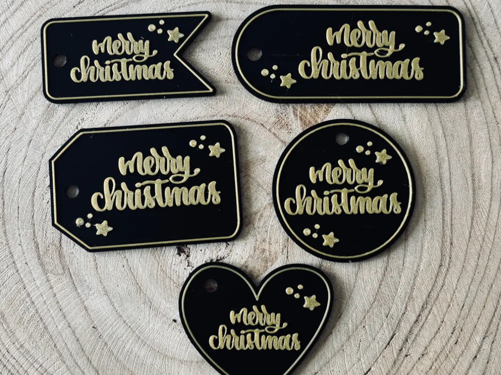 Letrero o emblema decorativo: Merry Christmas – Geschenkanhänger. Referencia del modelo original.