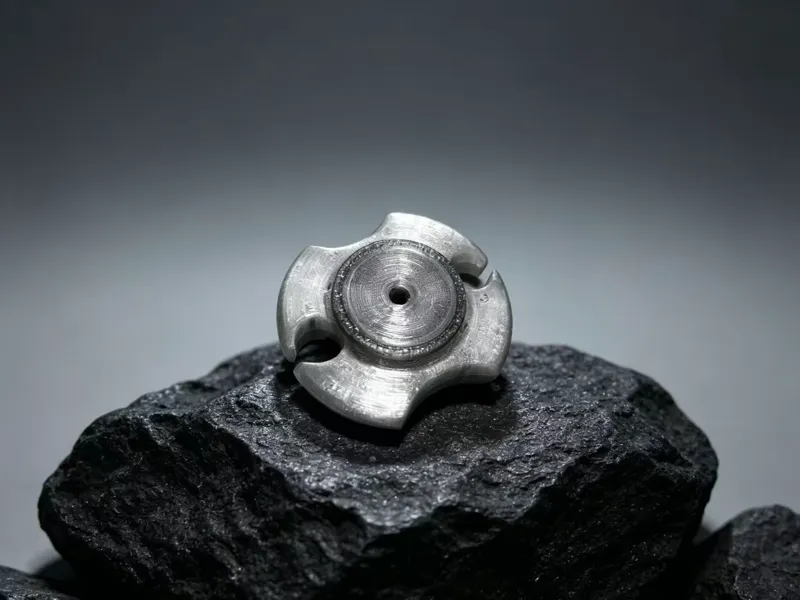 【解压EDC】虎甲虫虫颚指尖陀螺吊坠