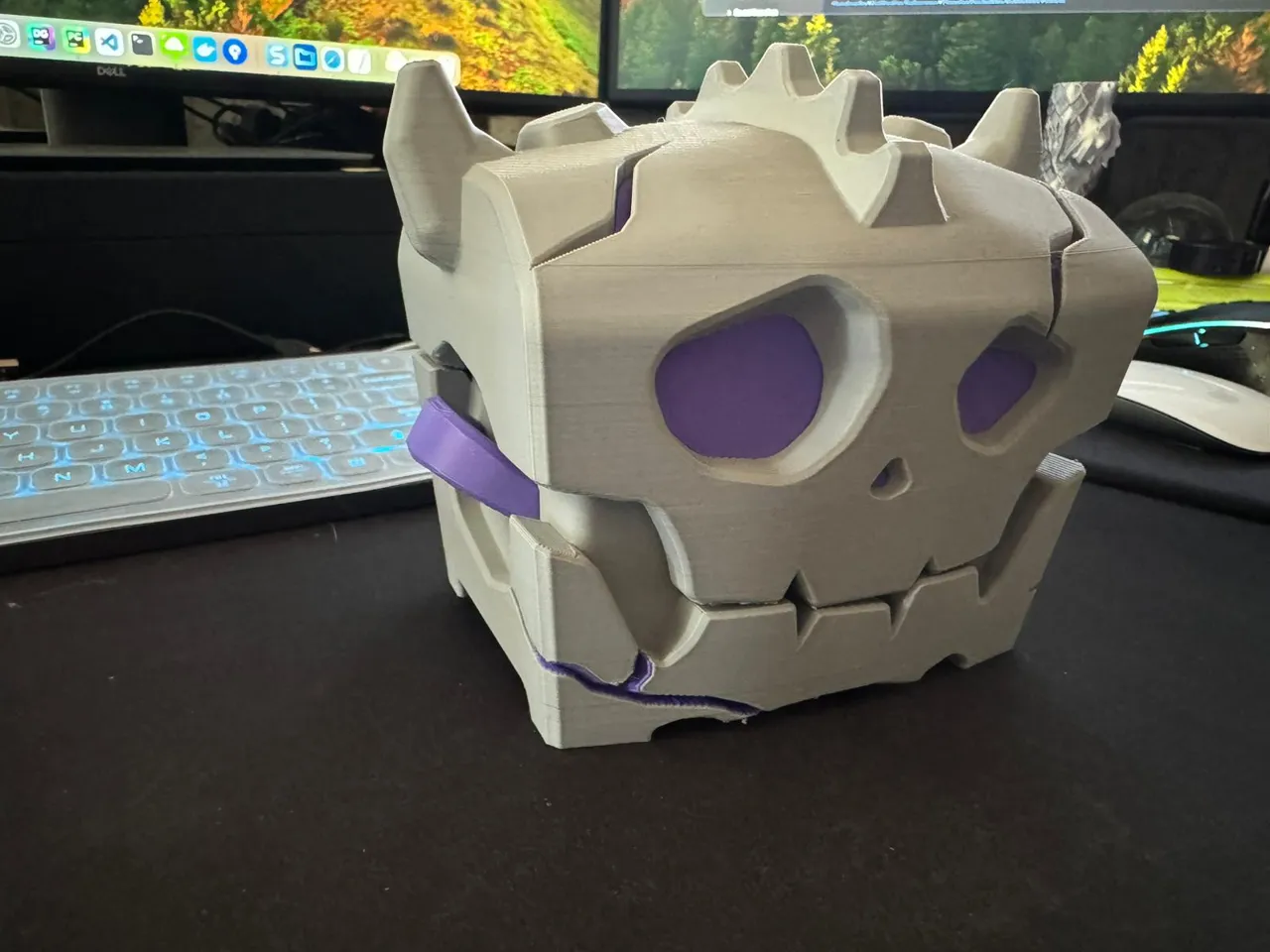 Zelda - Bokoblin Chest with Switch game holder view 2