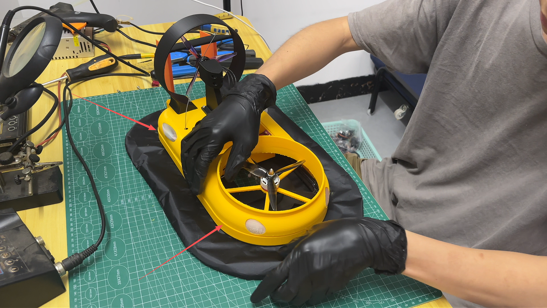 Miniatura 2 do modelo 3D 遥控气垫船 水/陆/冰三栖遥控船