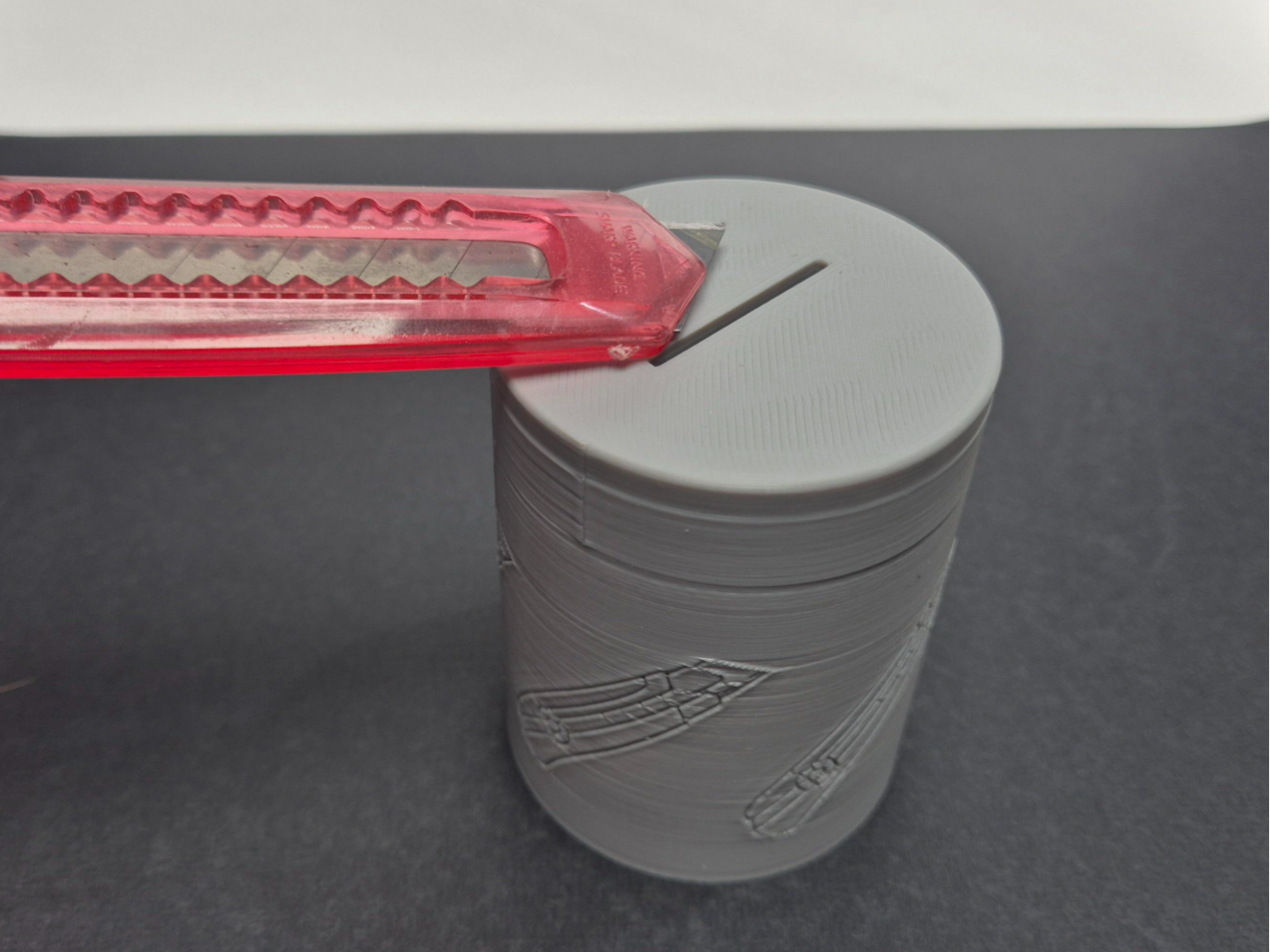 Utility Knife Blade Snap Box with Screw Lid