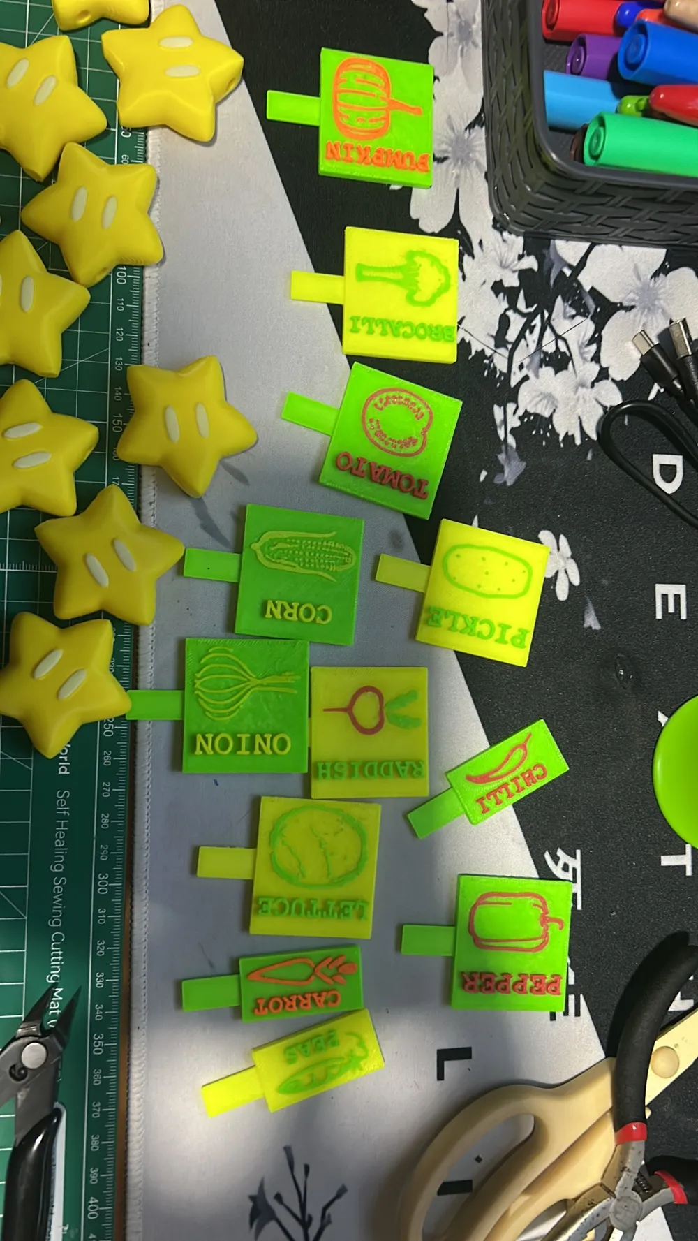 Plant label signs modular design - Free 3D Print Model - MakerWorld