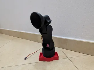 Servo controlled desk lamp