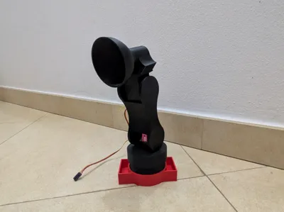 Servo controlled desk lamp