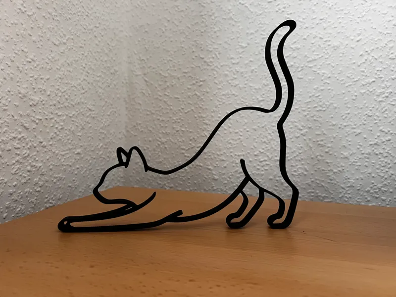 Katzensilhouette streckend