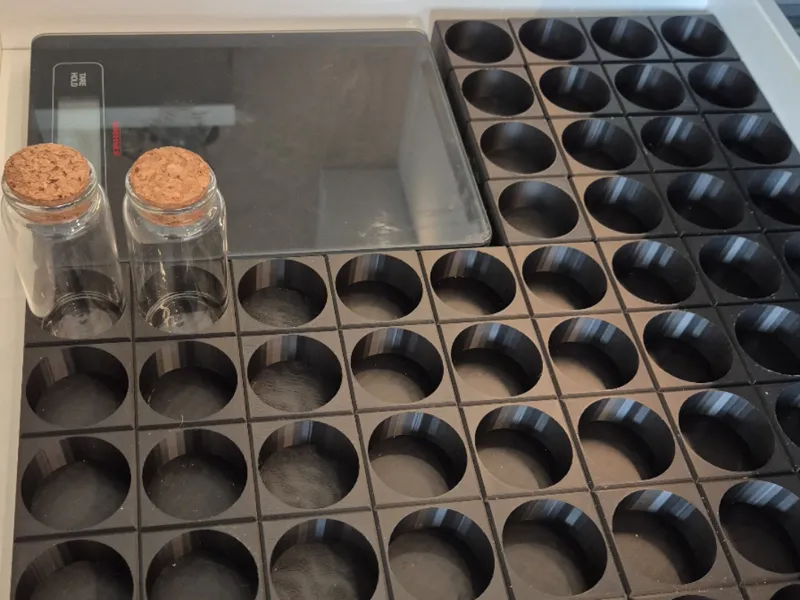 Modular glass spice jar holder