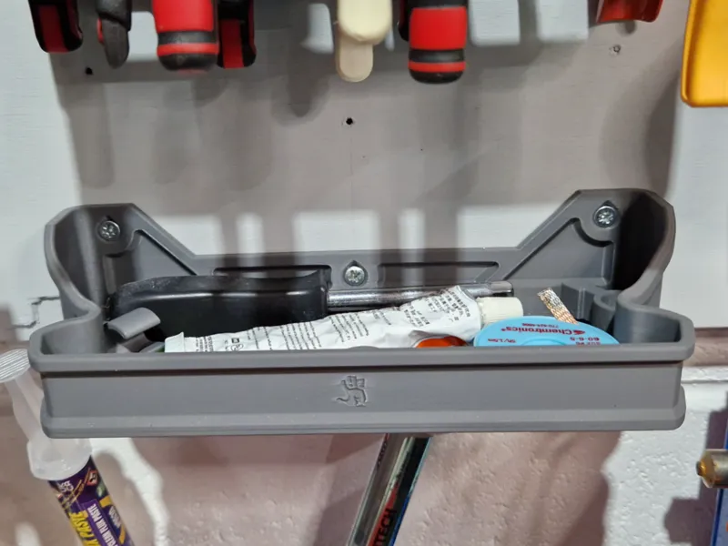 TOOL WALL - GENERIC SHELF M