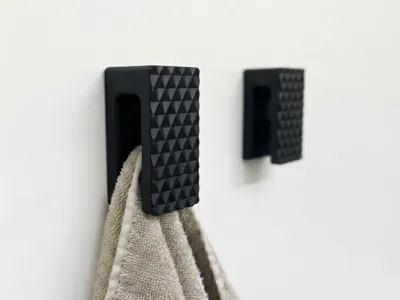 SELF-LOCKING COAT HANGER