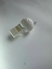Sifflet avec ballon de football — photo 4