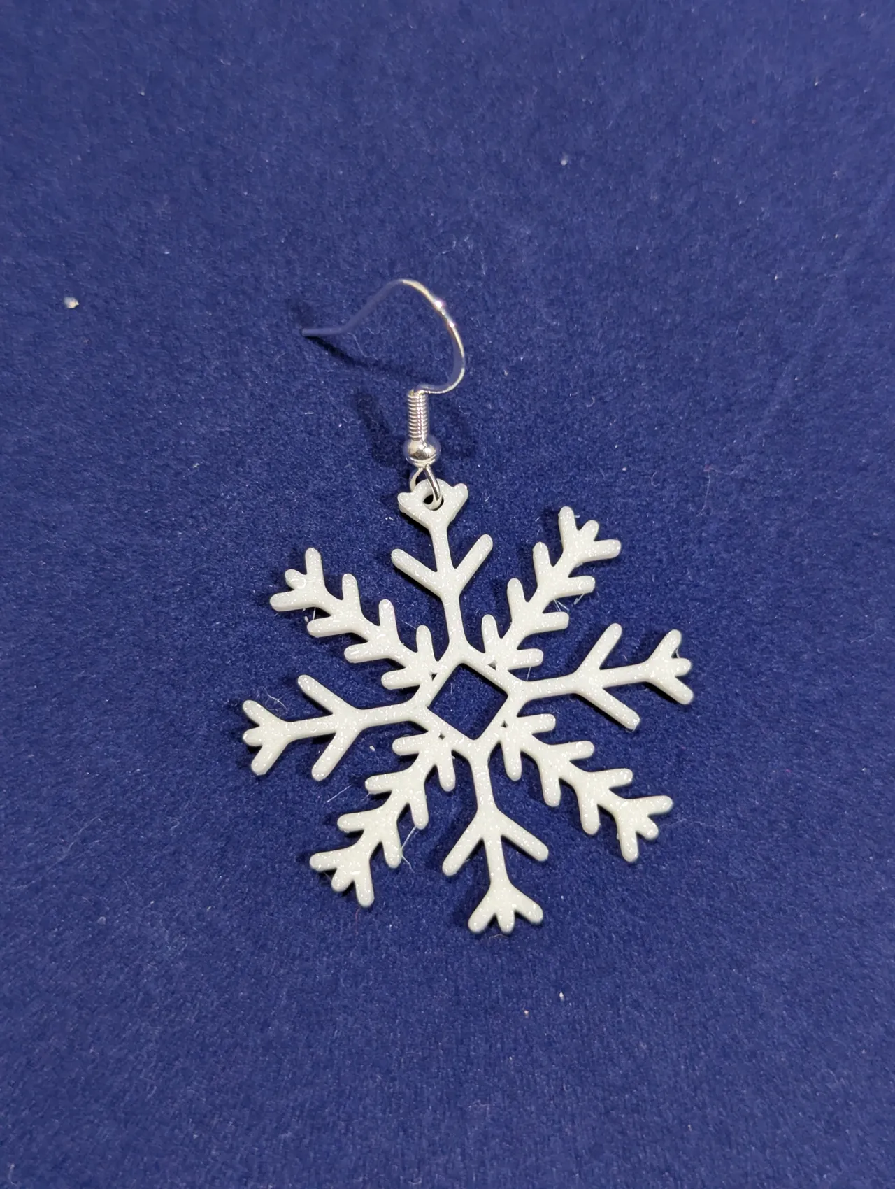 Snowflake earrings - diamond center pattern view 4
