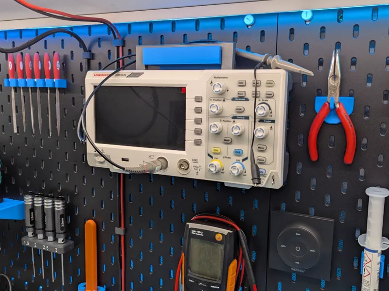 IKEA Skadis - Holder Oscilloscope Hanmatek DOS1102