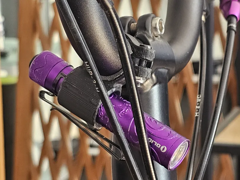 Soporte linterna bicicleta