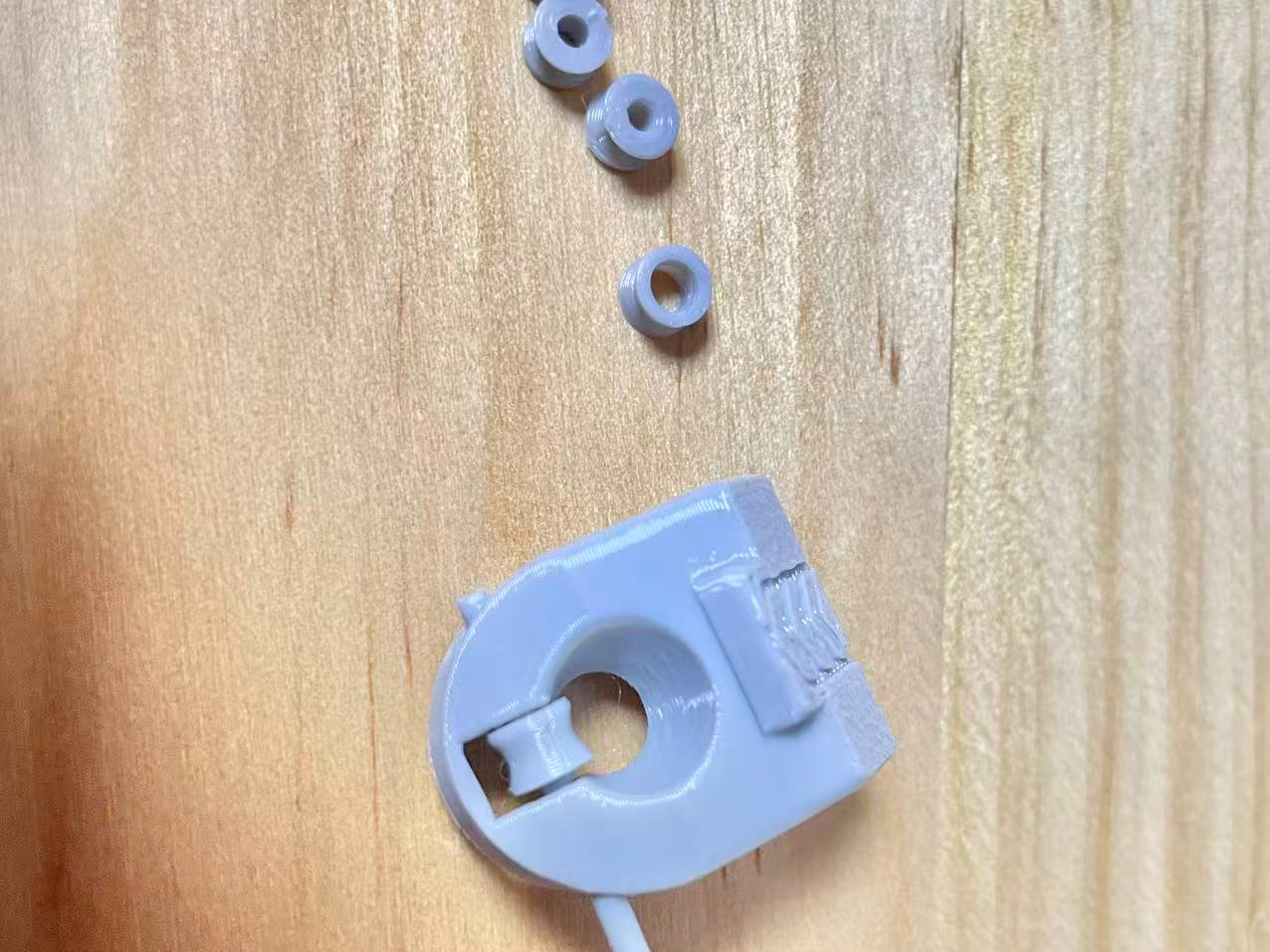 Miniatura 2 do modelo 3D AMS进料口保护器-导线轮方式