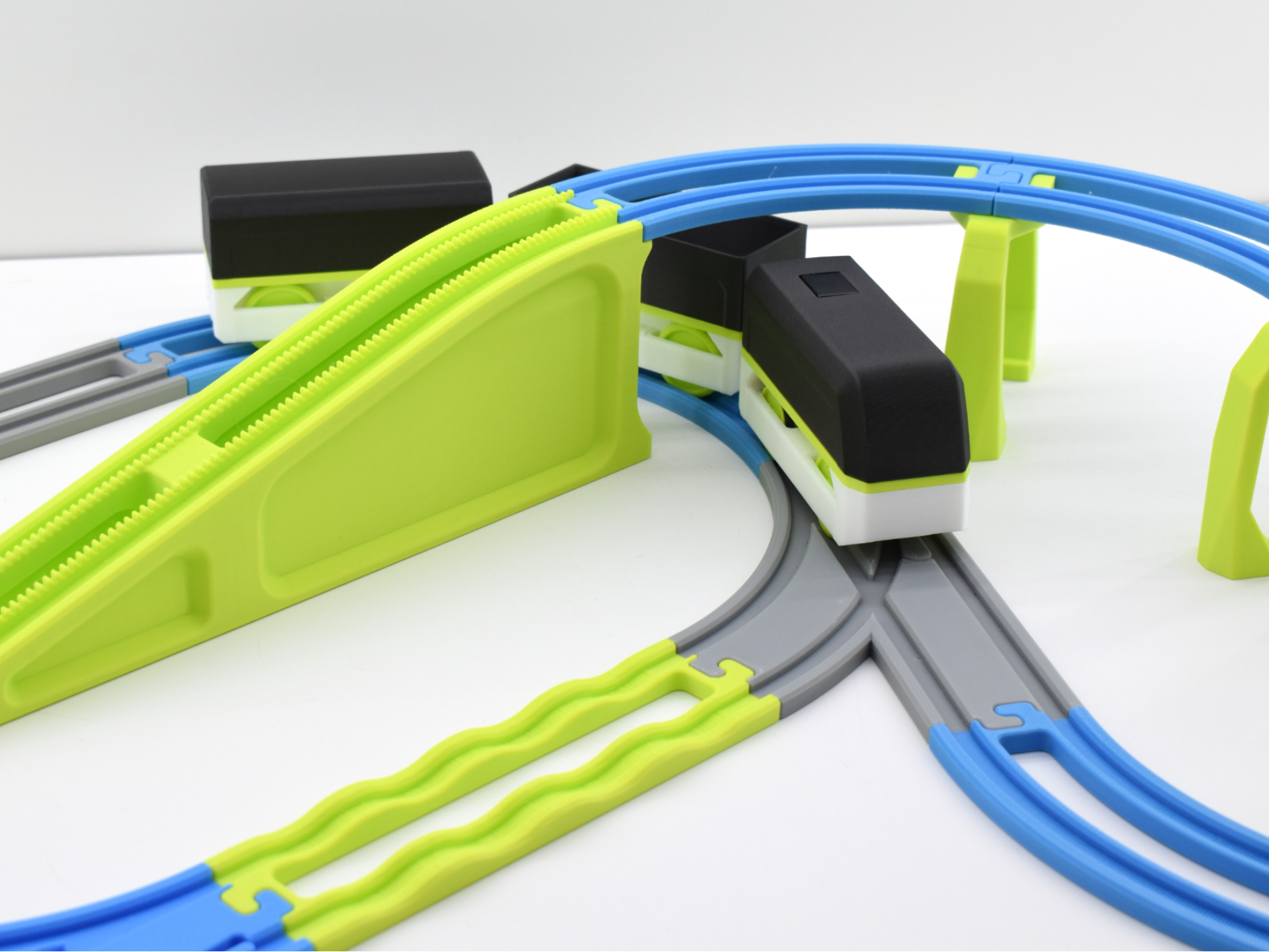 HexTracks - Modular Train Tracks Starter Set