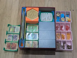 Catan Insert: Base+ 5-6 players exp+ sleeved cards