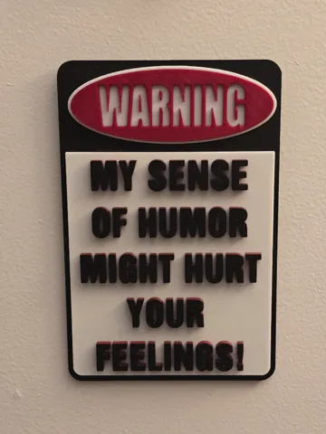 Letrero o emblema decorativo: Warning - Sense of Humor Version — vista de referencia 2