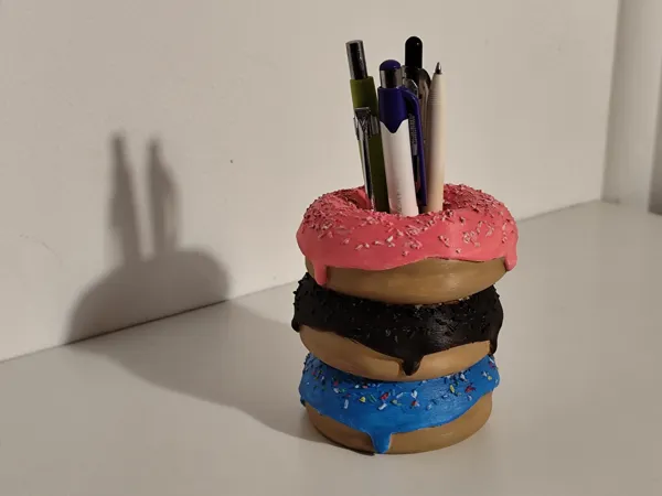 Pot à crayons donuts empilés
