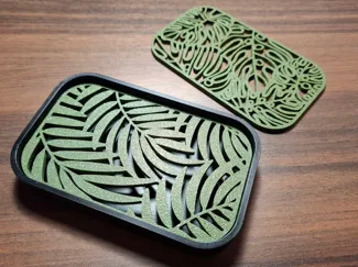 Soap dish with monstera or palm leaf insert