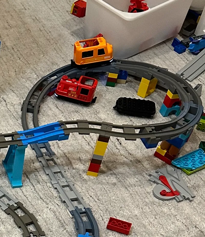Curved ramp with flat bottom rails