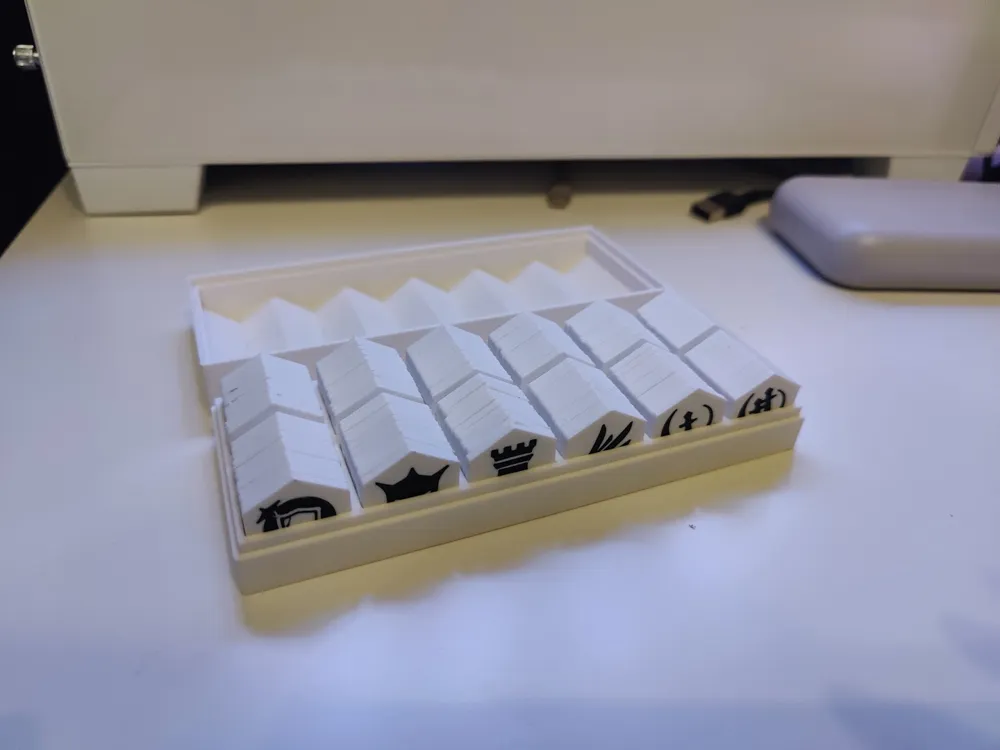 MTG Keyword token container by Bronaldo MakerWorld: Download Free 3D Models