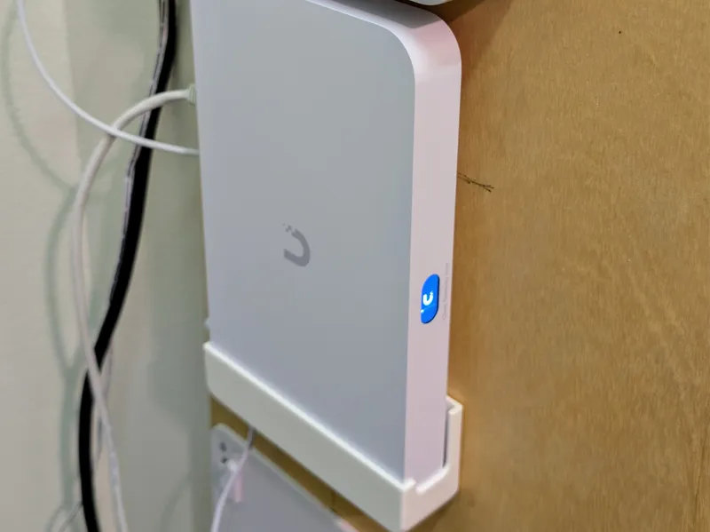 Unifi Cloud Gateway Fiber Vertical Wall Mount