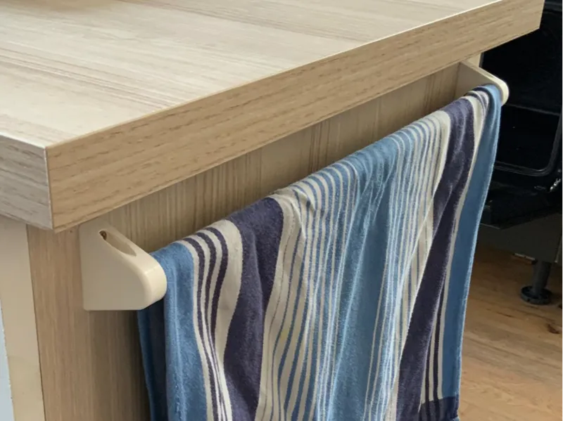 Simple and robust towel rack