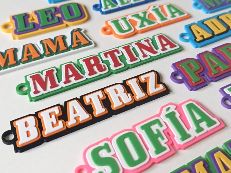 Llaveros personalizados con tres colores