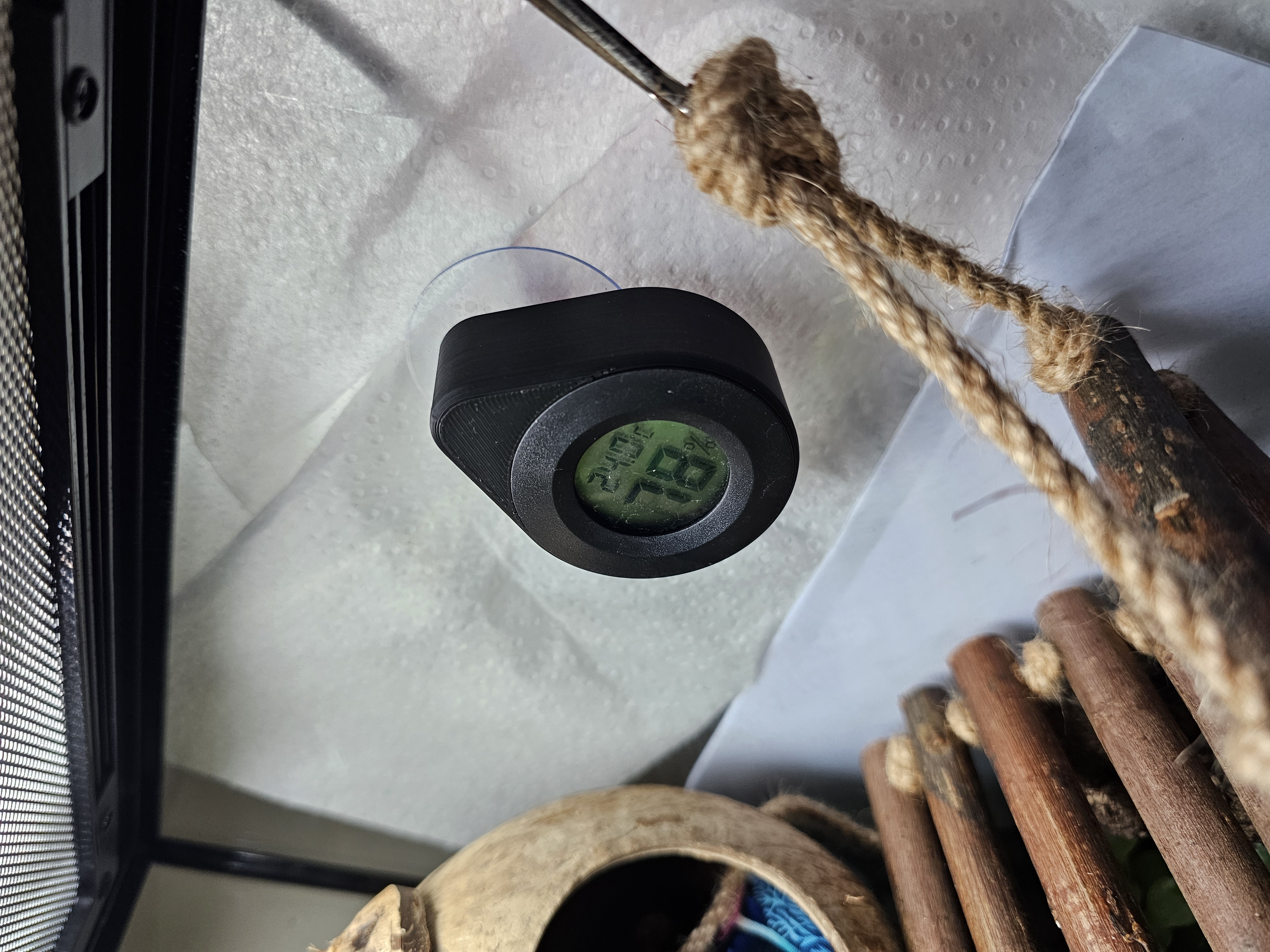 Miniatura 2 do modelo 3D hydrometer mount for angled mounting clips